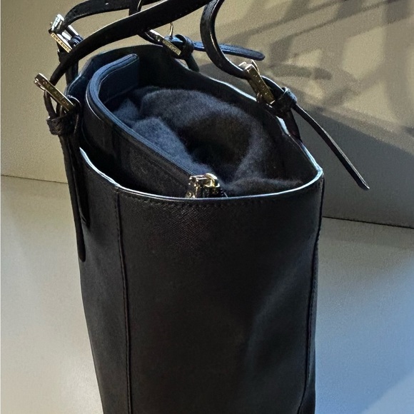 Tory Burch Robinson Leather Tote Bag in Navy Blue. Medium. Condition: very good - Picture 4 of 9